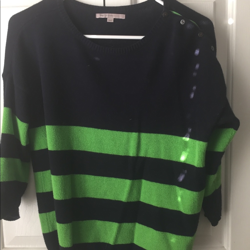 Gap sweater